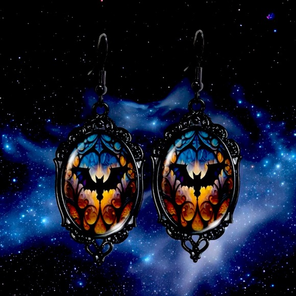 Vintage Cameo Style Gothic Bat‎ Earrings Glass Encased Alloy & Iron Hook - Picture 2 of 10